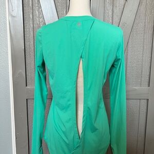 Like New. Yogalicious -Open back-Vibrant Green Activewear Top